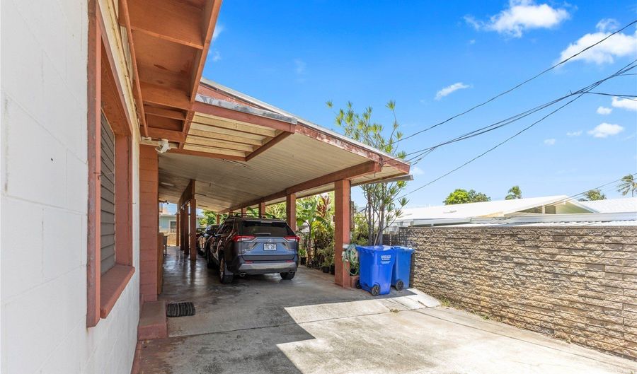 1224 Haloa Dr, Honolulu, HI 96818 - 8 Beds, 6 Bath