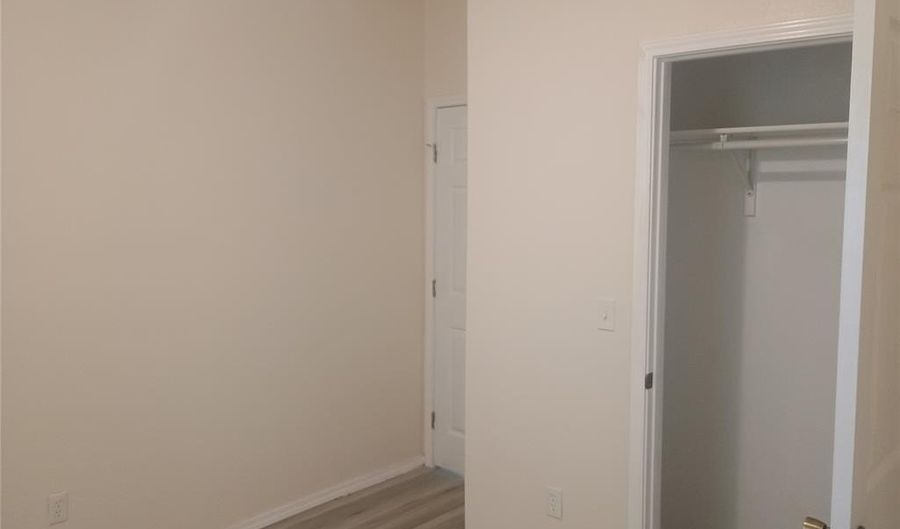 709 E Main St, Ardmore, OK 73401 - 2 Beds, 1 Bath