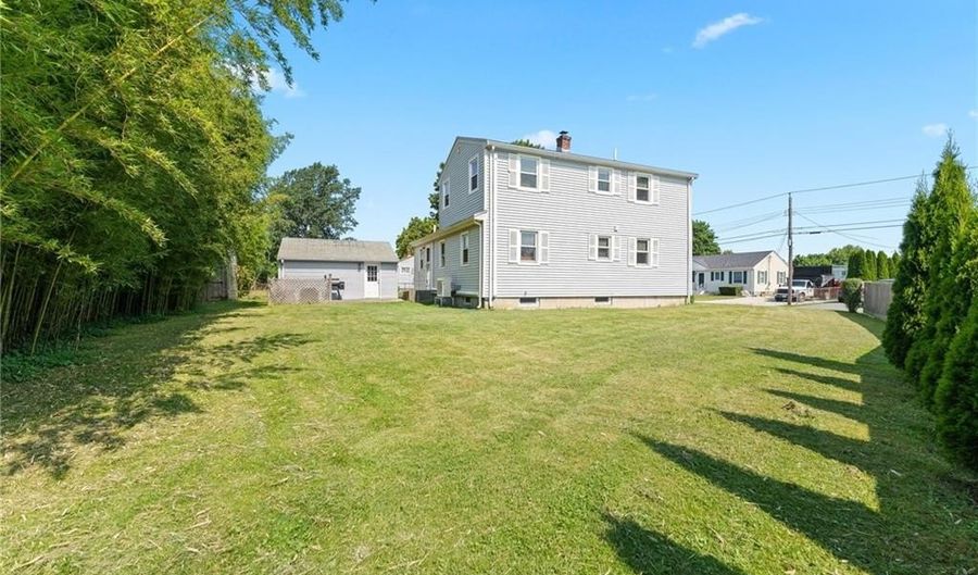 10 Philips Ave, Middletown, RI 02842 - 3 Beds, 2 Bath