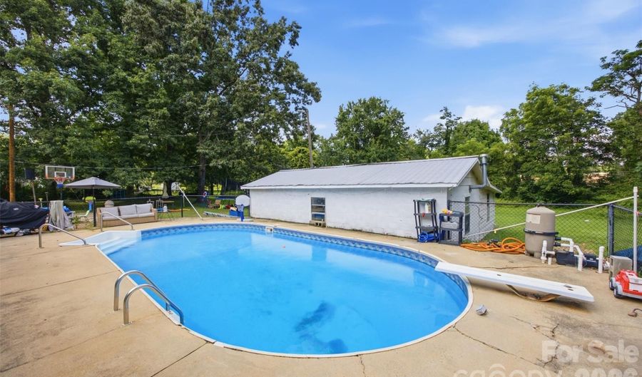 302 Charlotte St, Alexis, NC 28006 - 3 Beds, 2 Bath