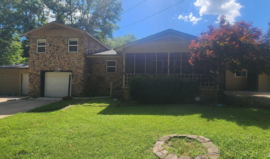 401 Jefferson St, Anderson, MO 64831 - 5 Beds, 3 Bath