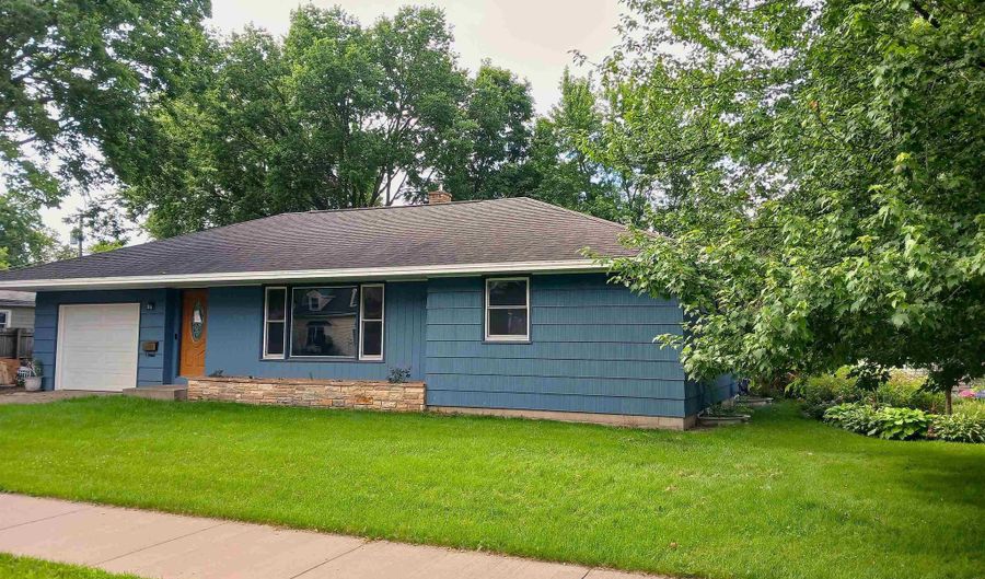 930 WASHINGTON St, Wisconsin Rapids, WI 54494 - 4 Beds, 2 Bath