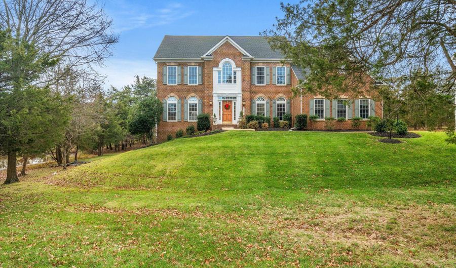 43041 LAGO STELLA Pl, Ashburn, VA 20148 - 4 Beds, 5 Bath