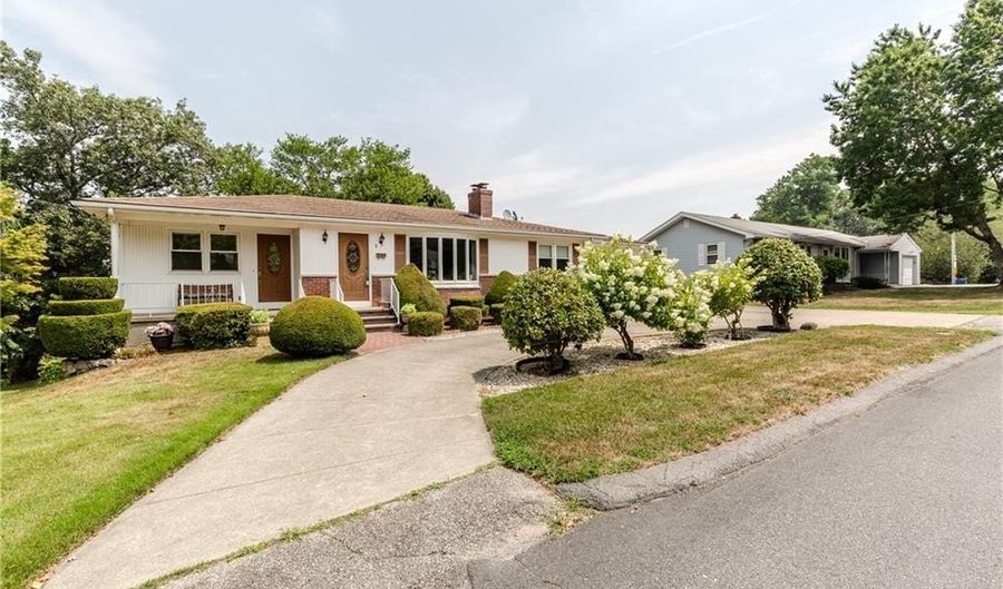 3 Ostend St, Johnston, RI 02919 - 3 Beds, 2 Bath