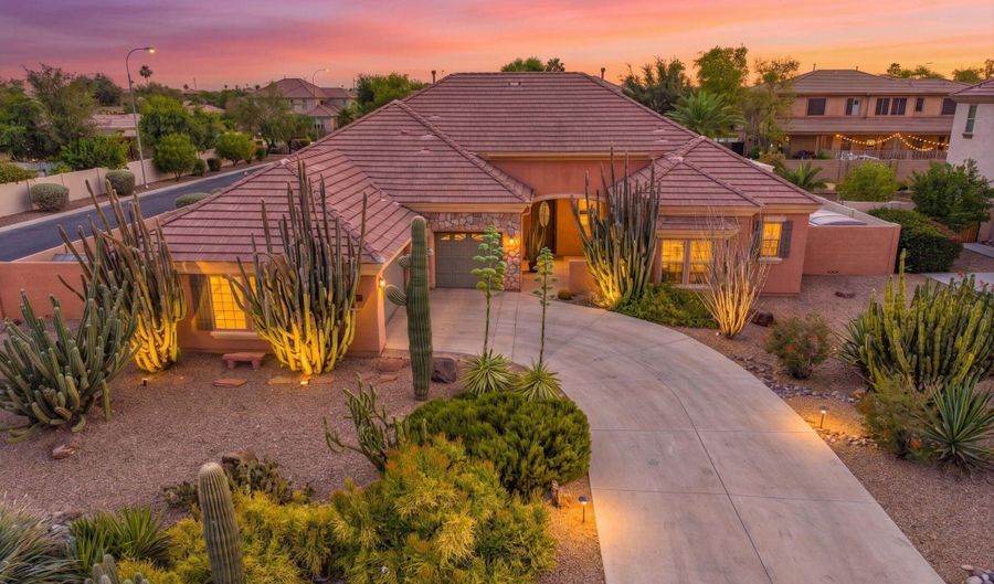 952 E FIELDSTONE Pl, Chandler, AZ 85249 - 3 Beds, 4 Bath