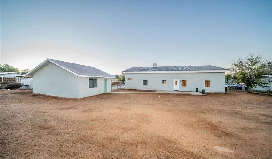 16754 Pauhaska, Apple Valley, CA 92307 - 4 Beds, 3 Bath