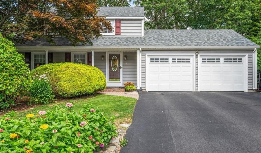 10 Roselawn Ave, North Smithfield, RI 02824 - 3 Beds, 2 Bath