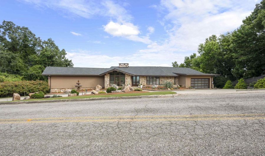 539 HILLYER HIGH Rd, Anniston, AL 36207 - 5 Beds, 4 Bath