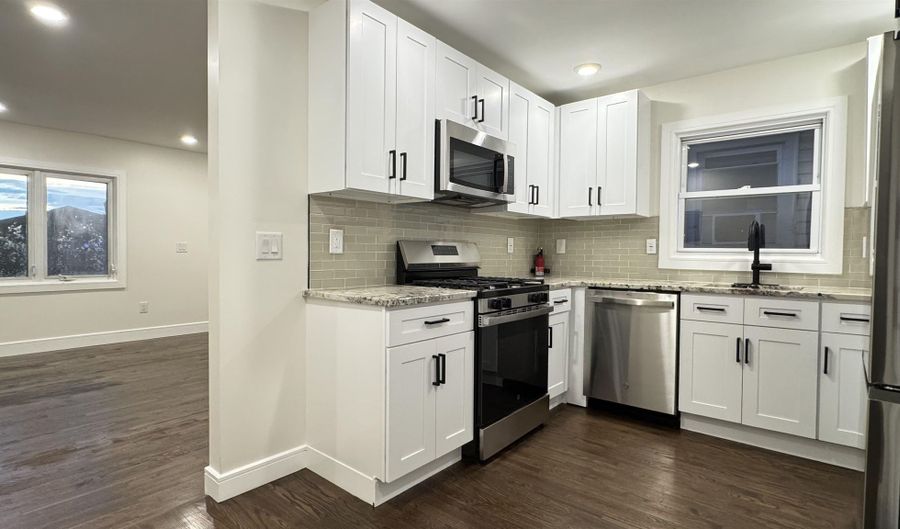 40 ISABELLA Ave 2, Bayonne, NJ 07002 - 3 Beds, 1 Bath