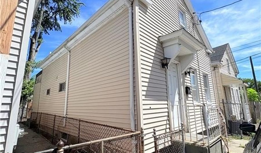 104 Miner St, Providence, RI 02905 - 2 Beds, 2 Bath