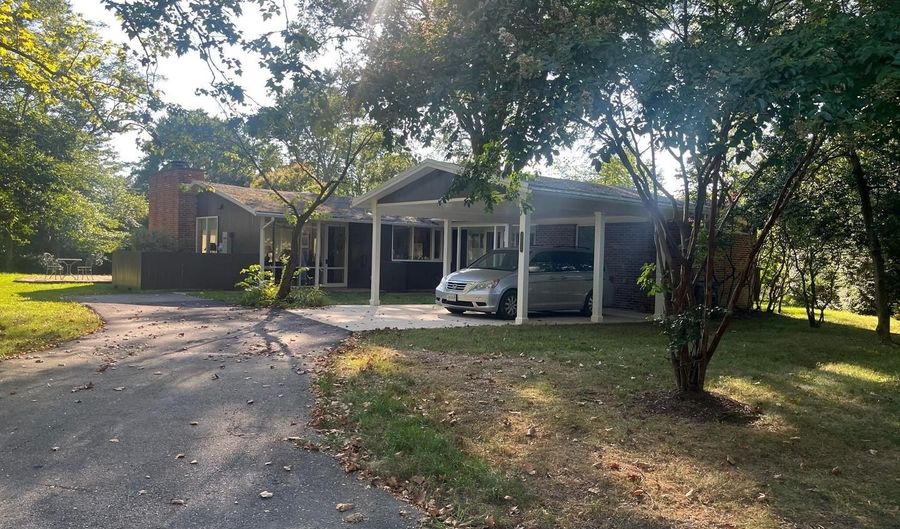 2217 MARTHA'S Rd, Alexandria, VA 22307 - 4 Beds, 3 Bath