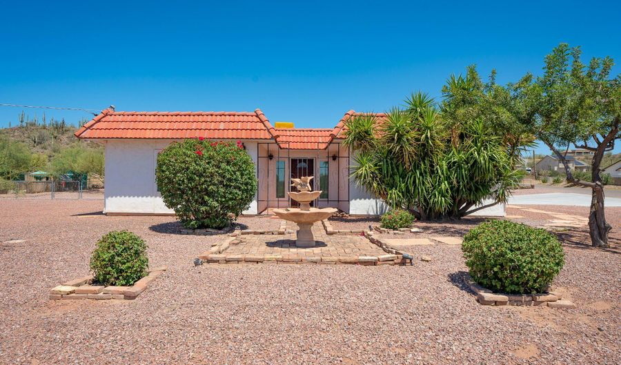 33750 S Ridgeway Rd, Black Canyon City, AZ 85324 - 3 Beds, 3 Bath
