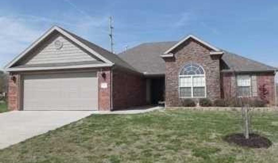 1904 Ashburry, Bentonville, AR 72712 - 3 Beds, 2 Bath