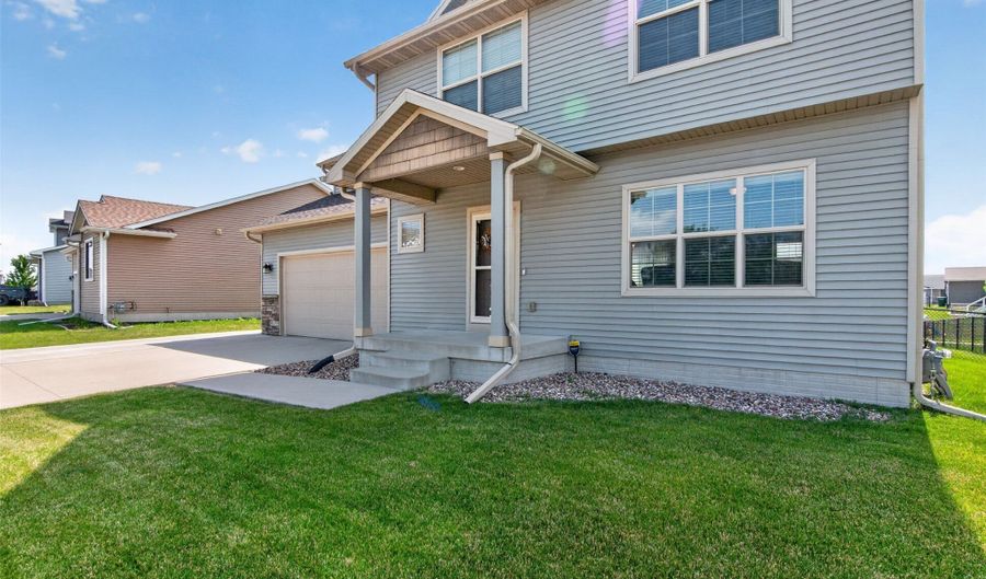 2618 3rd Ave SW, Altoona, IA 50009 - 4 Beds, 4 Bath