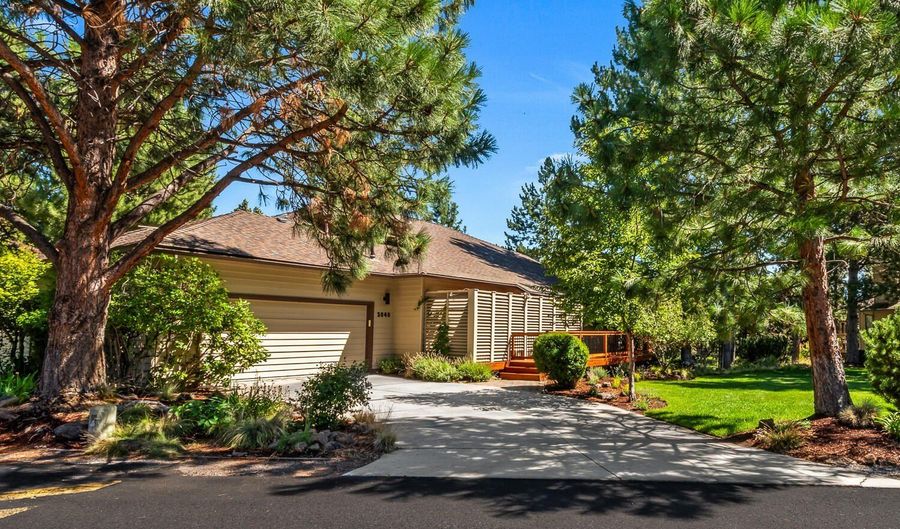3040 NW Clubhouse Dr, Bend, OR 97703 - 2 Beds, 3 Bath