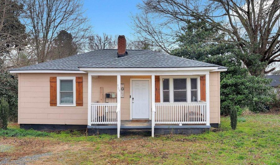 904 Anderson St, Belton, SC 29627 - 2 Beds, 1 Bath