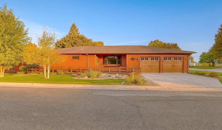 201 4th St, Armstrong, IA 50514 - 3 Beds, 1 Bath