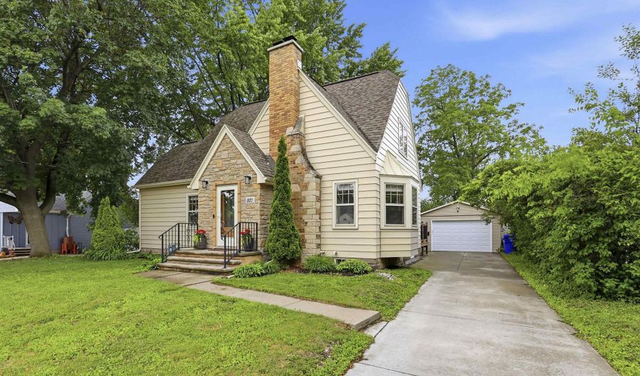 821 S WEIMAR St, Appleton, WI 54915 - 3 Beds, 2 Bath