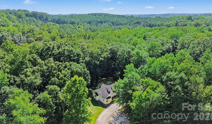 433 Foster Lake Rd, Blacksburg, SC 29702 - 3 Beds, 2 Bath