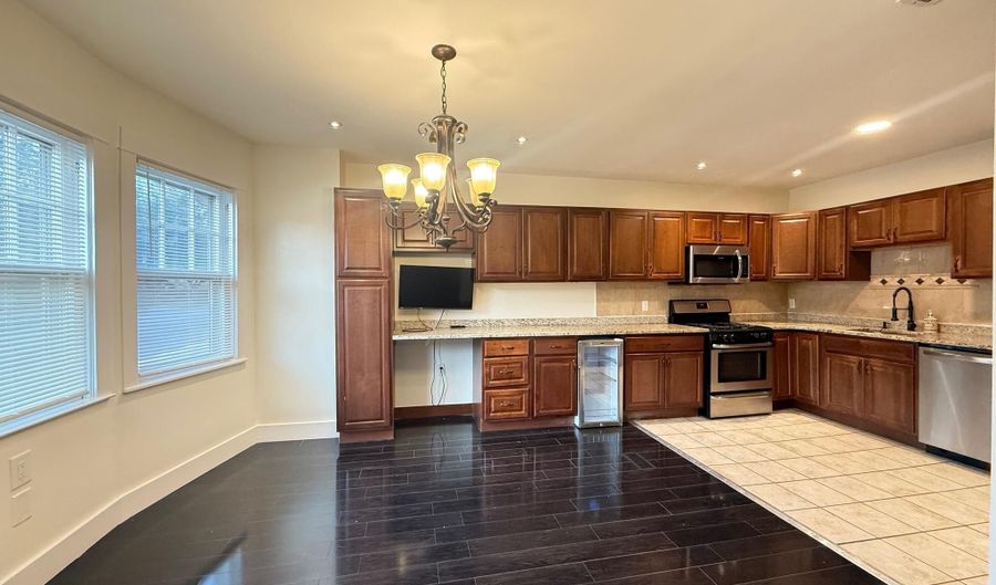101 S GLENWOOD Ave, Aldan, PA 19018 - 3 Beds, 2 Bath