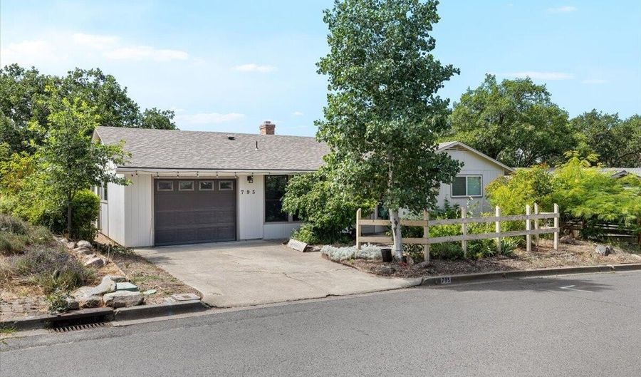 795 Oak Knoll Dr, Ashland, OR 97520 - 2 Beds, 2 Bath