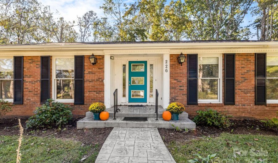 226 Wildflower Rd, Asheville, NC 28804 - 3 Beds, 3 Bath