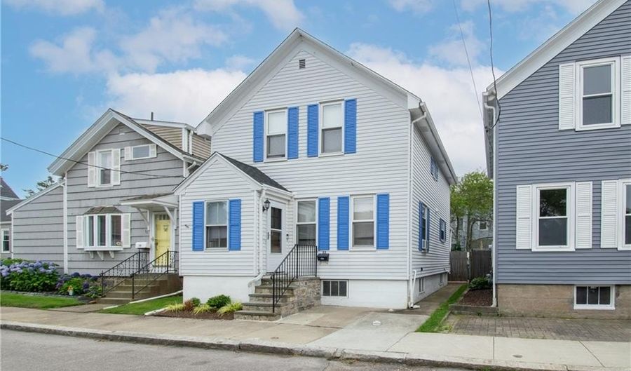 33 Slocum St, Newport, RI 02840 - 3 Beds, 2 Bath