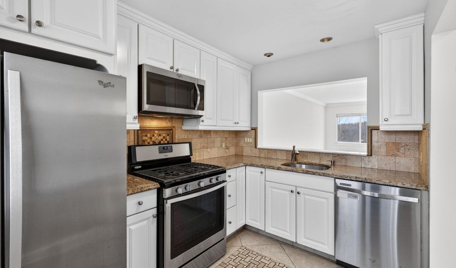 295 Monticello Dr 295, Branford, CT 06405 - 2 Beds, 2 Bath