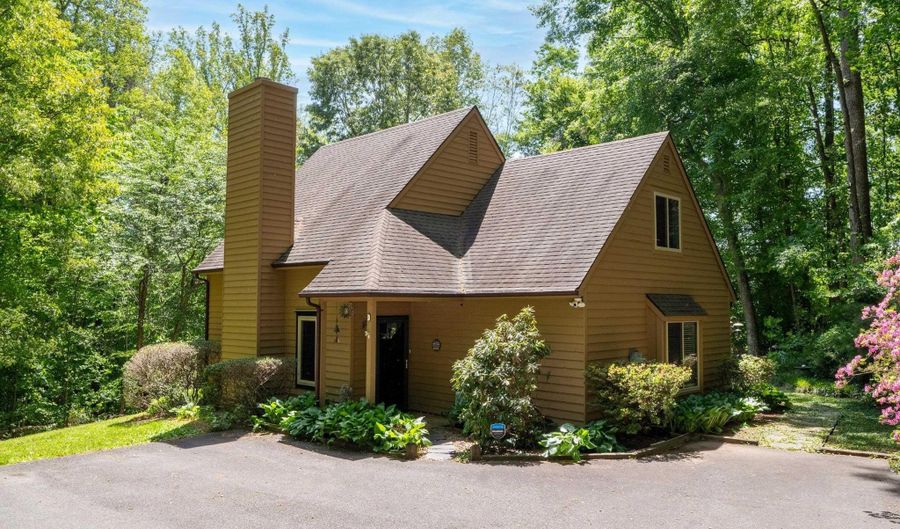352 DANIELS Rd, Barboursville, VA 22923 - 4 Beds, 2 Bath