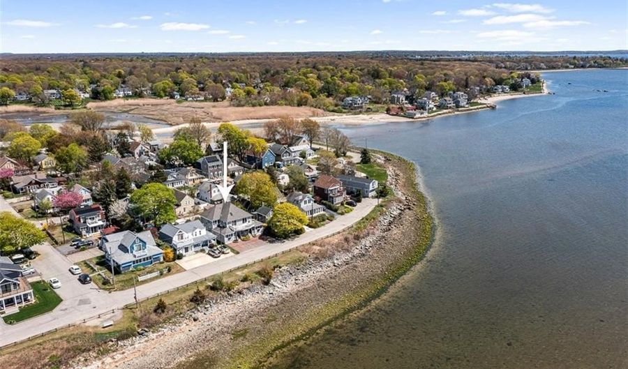 15 Shore Dr, Barrington, RI 02806 - 5 Beds, 4 Bath