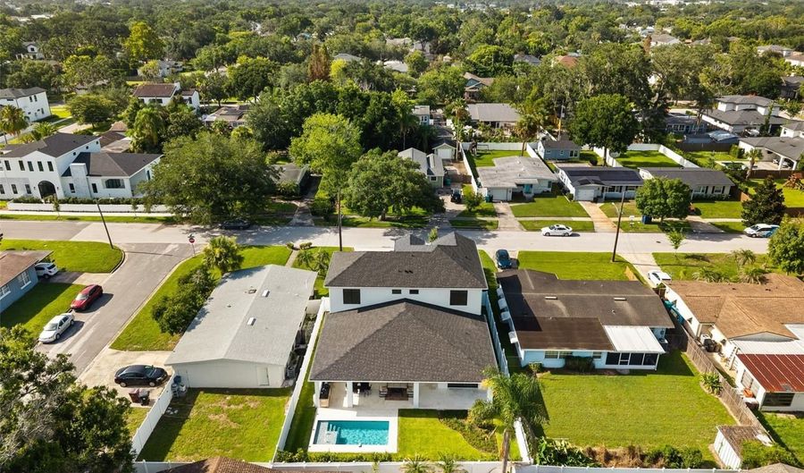 1326 W NEW HAMPSHIRE St, Orlando, FL 32804 - 5 Beds, 5 Bath