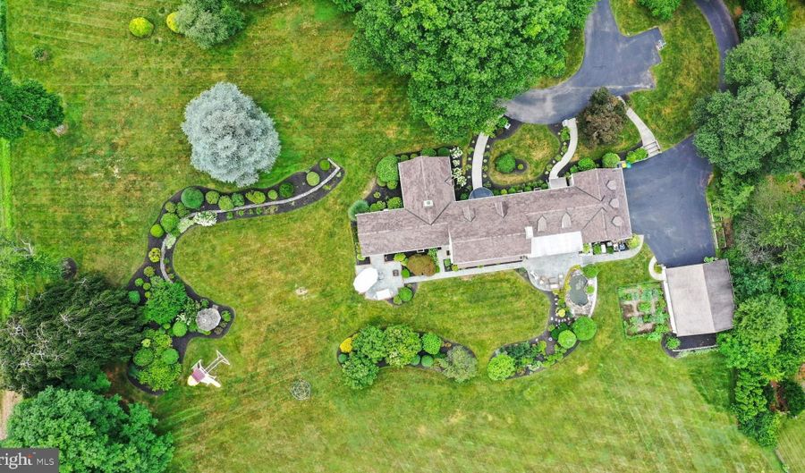 2458 RIVERBEND Rd, Allentown, PA 18103 - 5 Beds, 4 Bath