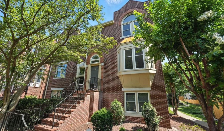 3911 COURTLAND Cir, Alexandria, VA 22305 - 4 Beds, 4 Bath