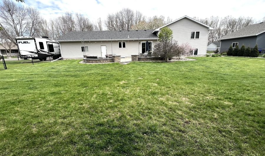 1234 Pinewood Ln, Aberdeen, SD 57401 - 4 Beds, 2 Bath
