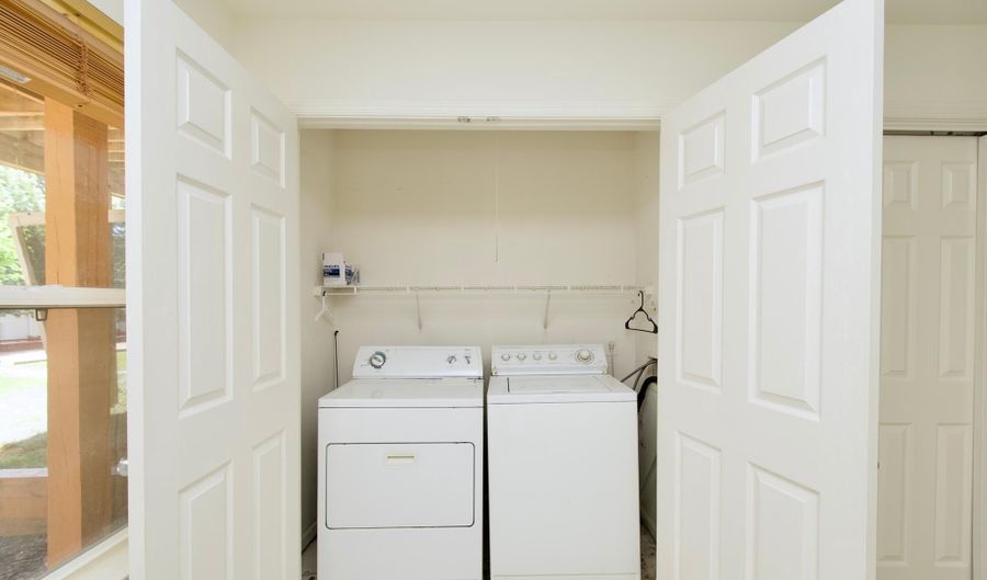 5236 BALLYCASTLE Cir, Alexandria, VA 22315 - 3 Beds, 3 Bath