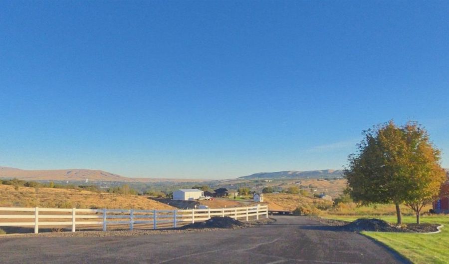 19624 Webber Canyon Rd, Benton City, WA 99320 - 4 Beds, 4 Bath