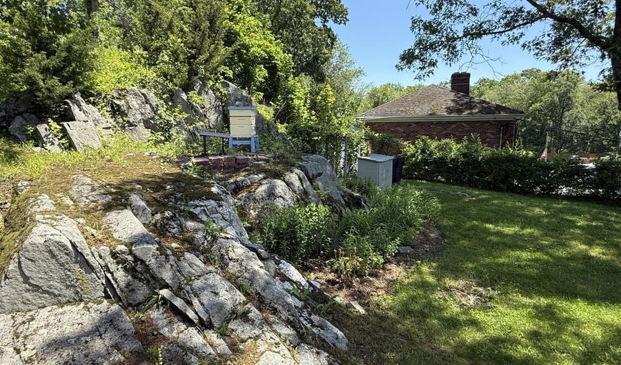 2 Capalbo Pl 2nd Floor, Cos Cob, CT 06807 - 2 Beds, 1 Bath