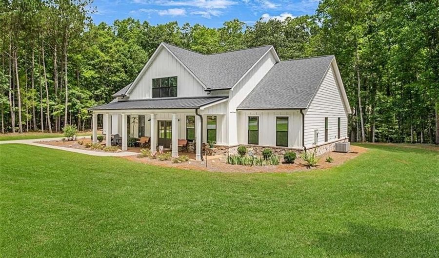 1505 Willis Rd, Barnesville, GA 30204 - 5 Beds, 3 Bath