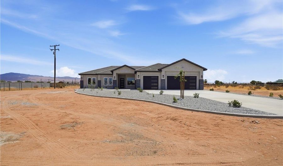 22819 Little Beaver Rd, Apple Valley, CA 92308 - 4 Beds, 3 Bath