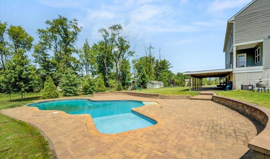 35 Gina Dr, Allentown, NJ 08501 - 5 Beds, 5 Bath