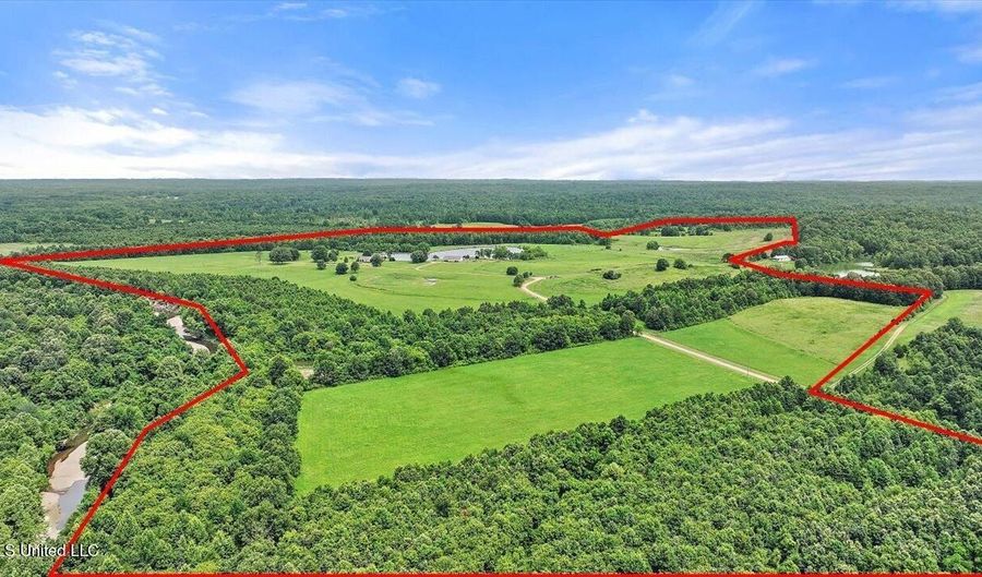 499 Breakwater Dr, Benton, MS 39039 - 5 Beds, 4 Bath