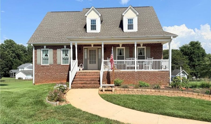 128 N High Field Rd, Advance, NC 27006 - 3 Beds, 3 Bath