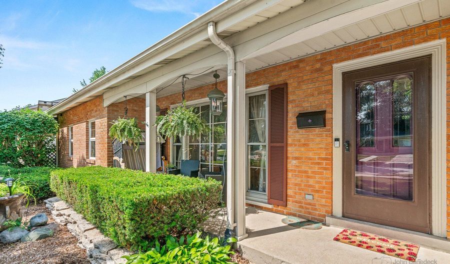 330 N Country Club Dr, Addison, IL 60101 - 4 Beds, 3 Bath