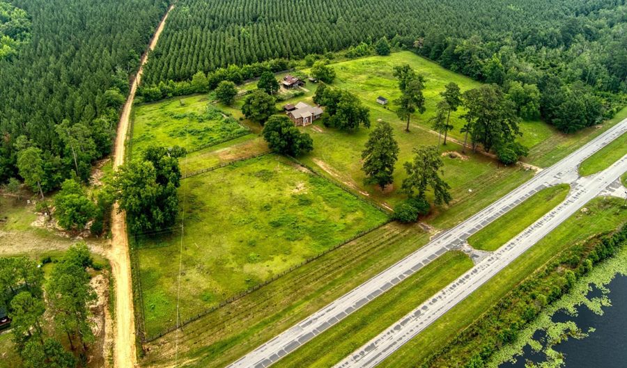 10886 Burtons Ferry Hwy, Allendale, SC 29810 - 3 Beds, 2 Bath