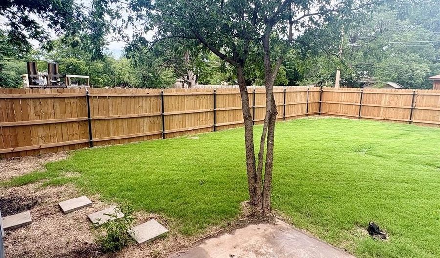 905 Hickory St, Altus, OK 73521 - 3 Beds, 2 Bath