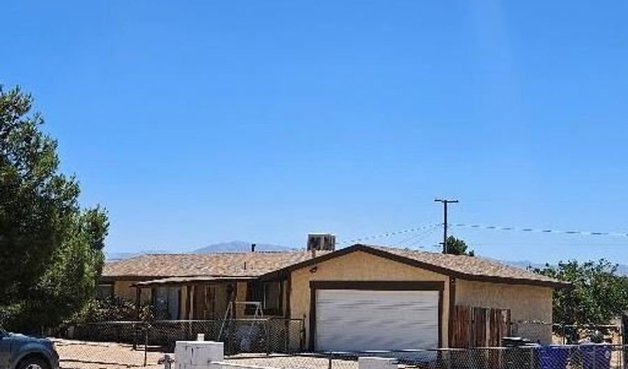 22365 Tehama, Apple Valley, CA 92308 - 3 Beds, 2 Bath
