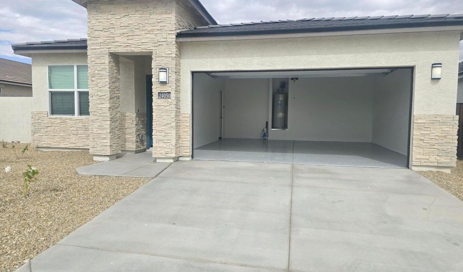 24050 W FLORES Dr, Buckeye, AZ 85326 - 5 Beds, 3 Bath