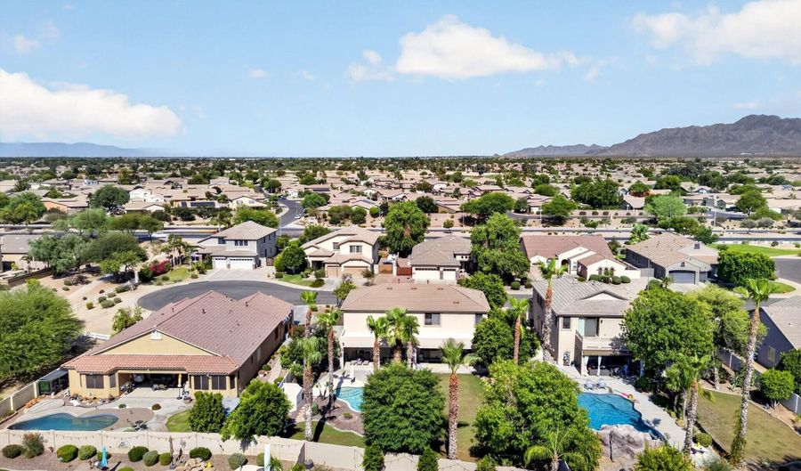 6538 S NEUMAN Pl, Chandler, AZ 85249 - 4 Beds, 3 Bath