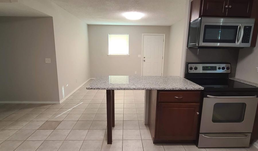 325 ROYAL PALMS Dr, Atlantic Beach, FL 32233 - 4 Beds, 2 Bath