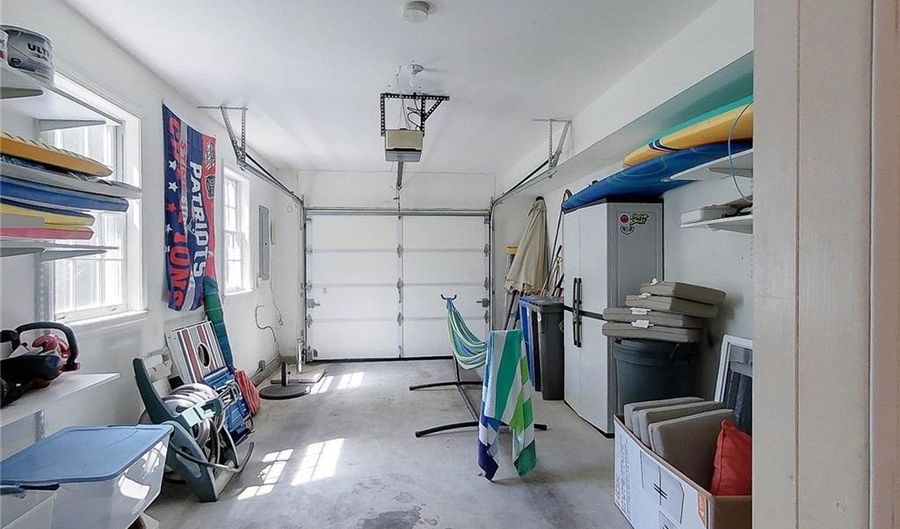 521 Corey Ln, Middletown, RI 02842 - 2 Beds, 2 Bath